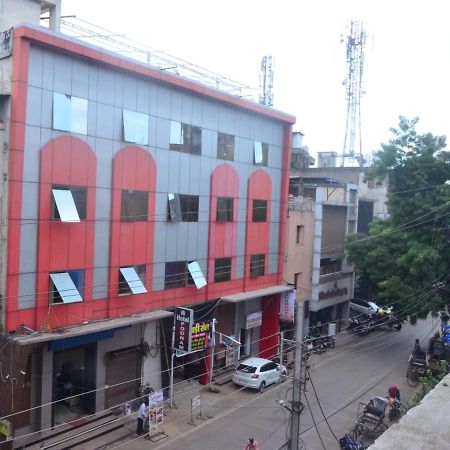 Hotel Poonam Rāipur Exteriör bild