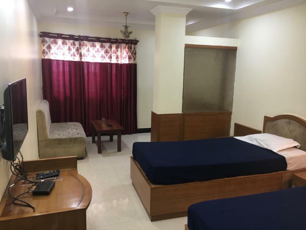 Hotel Poonam Rāipur Exteriör bild
